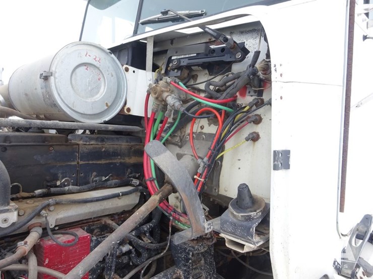 1994-freightliner-fld120-image-72