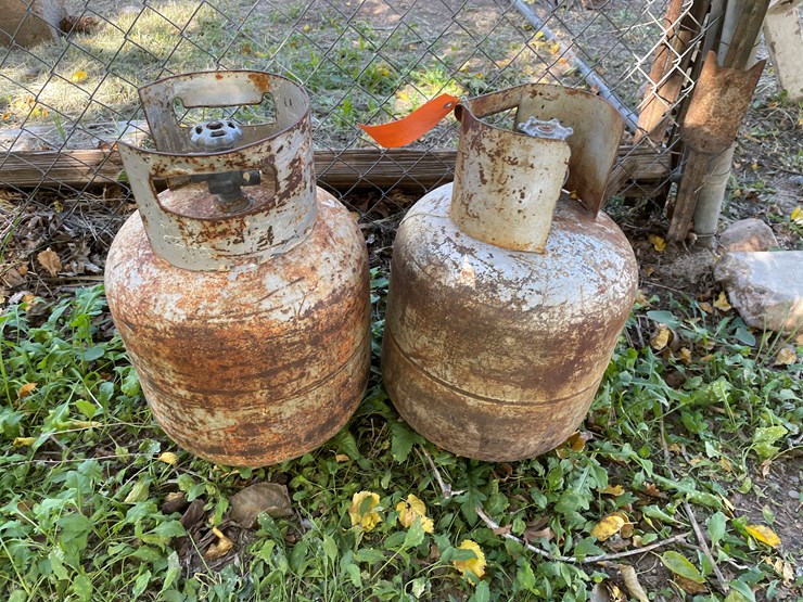 #3704-•-propane-tanks-image-1