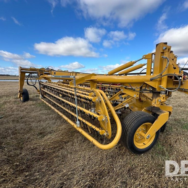 2023 VERMEER R2800