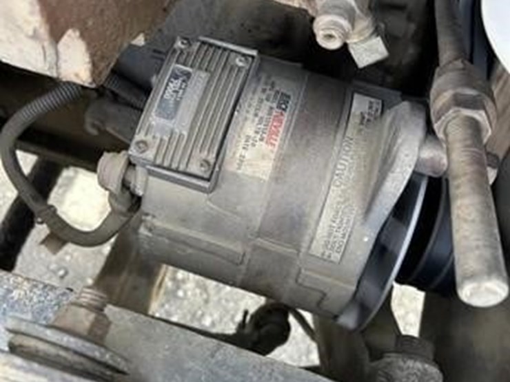 1985-freightliner-fld120-image-42