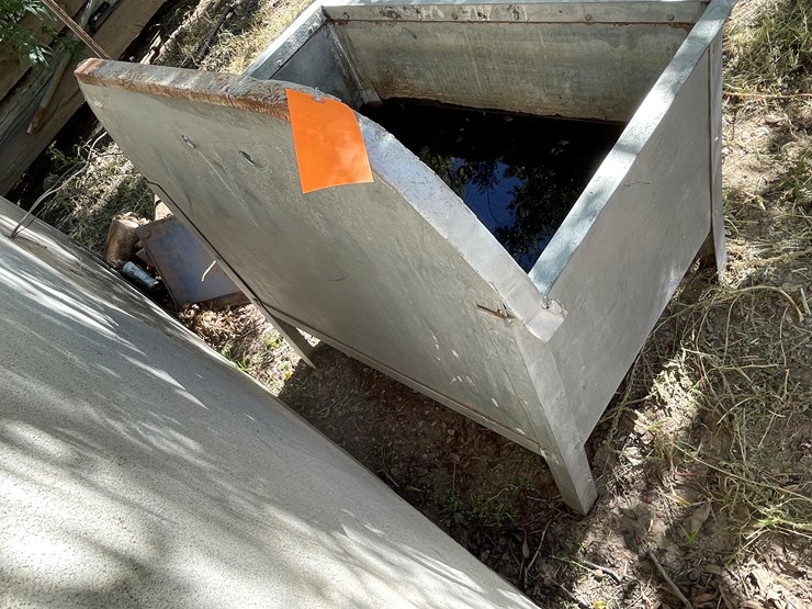 #3669-•-metal-tub-image-10