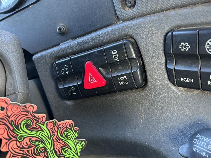 2018-freightliner-cascadia-125-image-53