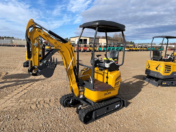 #9213-•-2025-unused-cfg-mini-excavator-image-1