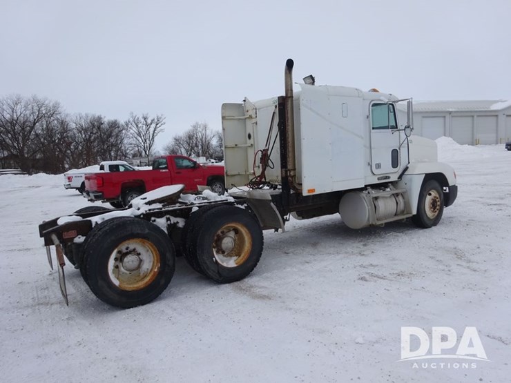 1994-freightliner-fld120-image-35