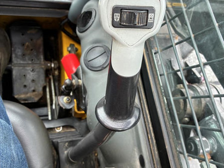 new-holland-l230-image-25