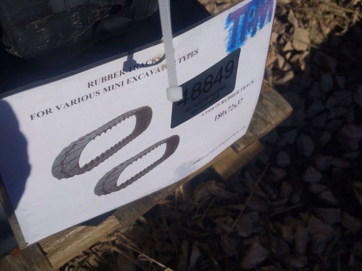 qty-(1)-set-unused-mini-excavator-rubber-tracks-image-2