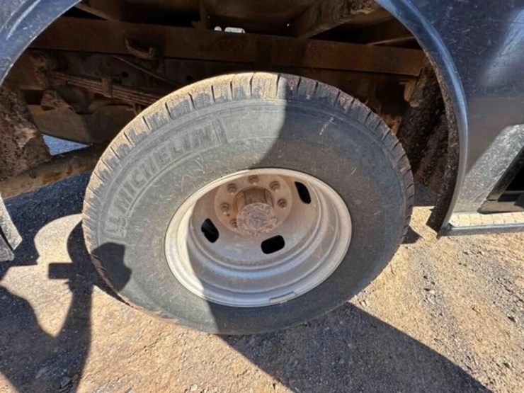 2024-ford-f350dually-1-ton-image-27