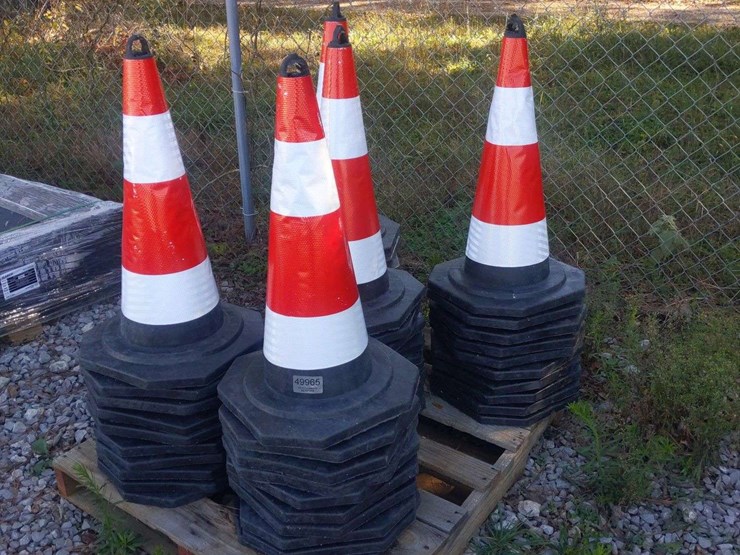 qty-(50)-unused-safety-cones-image-1