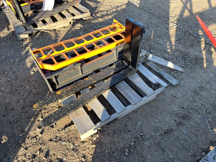 #2061-•-unused-2025-landhonor-pallet-fork-attachment-image-3