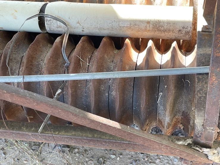 #3657-•-custom-hitch-pull-seeder-image-14