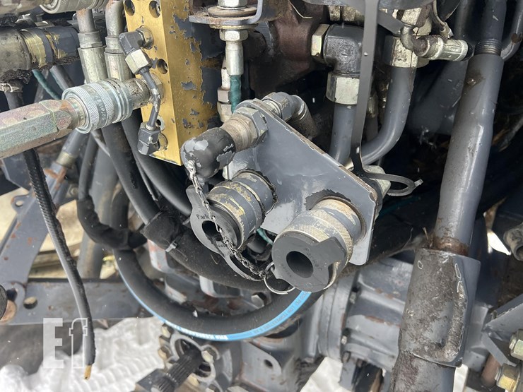 new-holland-tv140-image-40