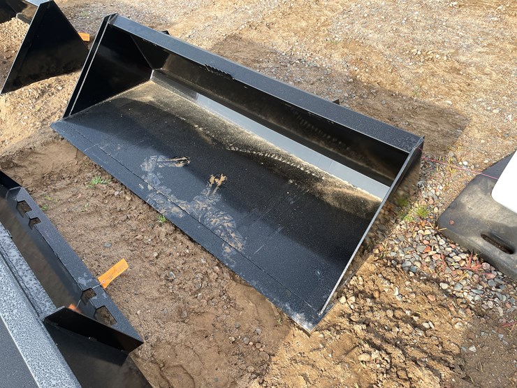 #2006-•-bucket-attachment-image-2