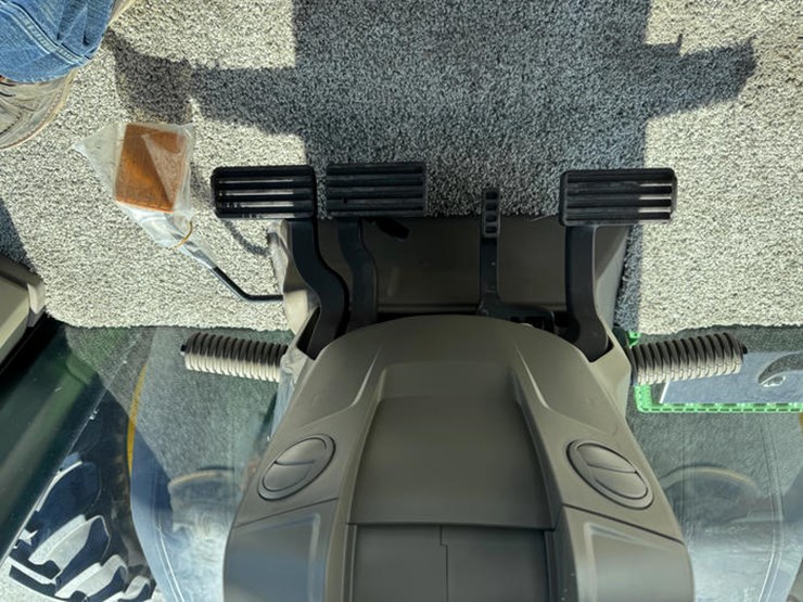 john-deere-8r-370-image-36