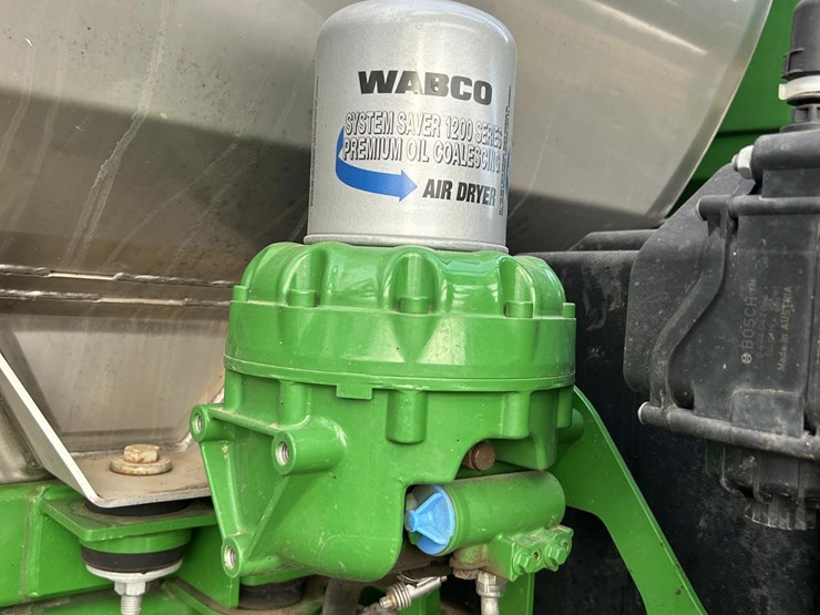 2017-john-deere-r4038-image-18