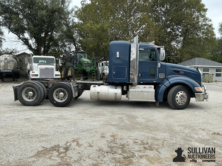 2013-peterbilt-386-image-4