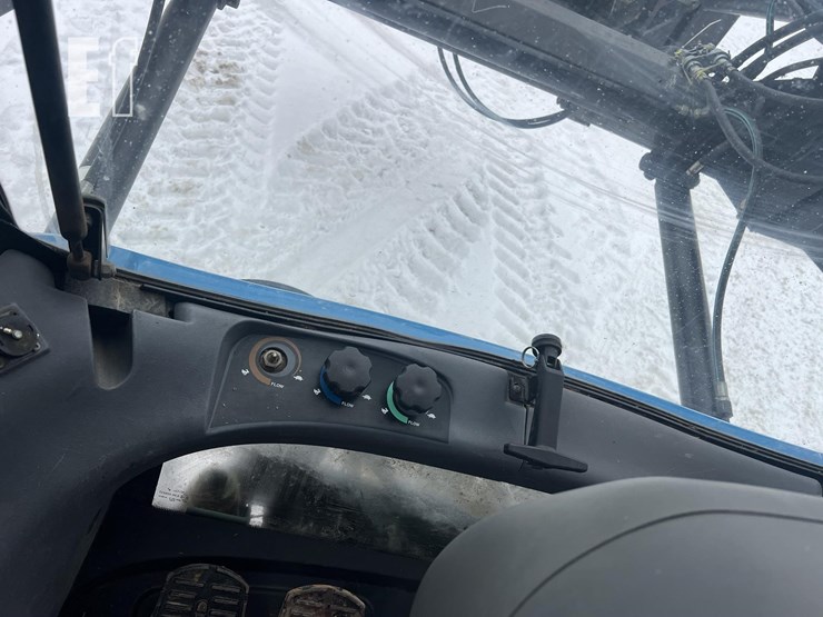 new-holland-tv140-image-46