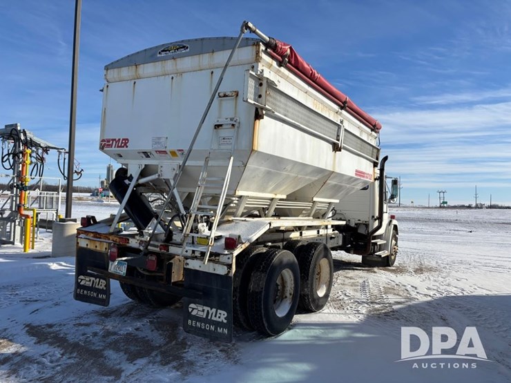 1998-freightliner-fl80-image-5