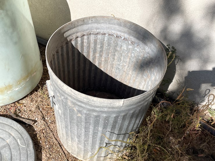 #3667-•-lot-of-(2)-trash-cans-image-4
