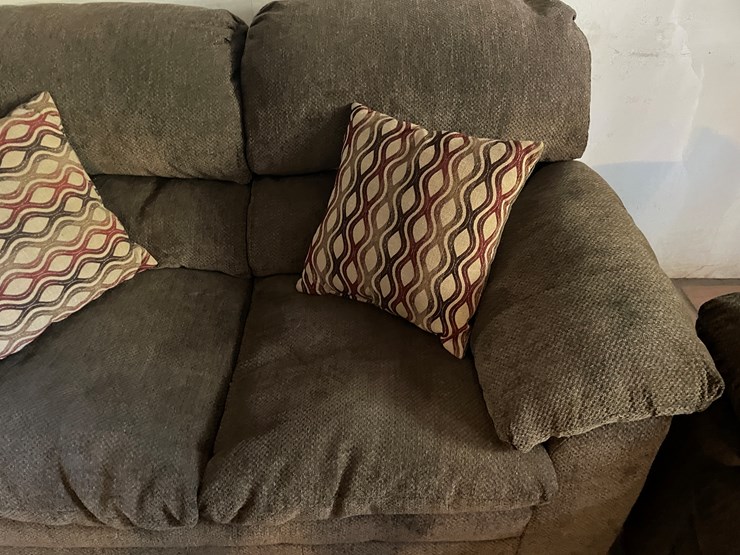 #3744-•-matching-couch-and-loveseat-image-13