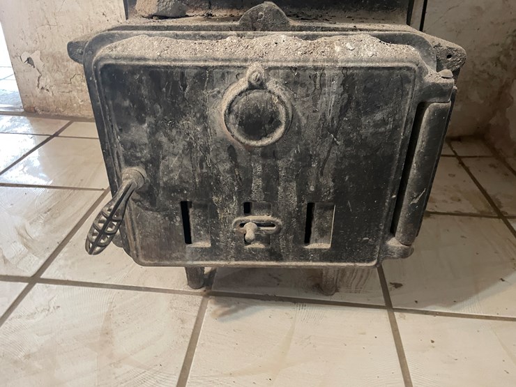 #3737-•-antique-cast-iron-stove/-water-heater-image-6