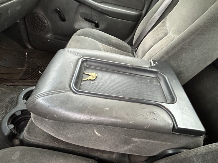 2003-chevrolet-silverado-pickup-image-18