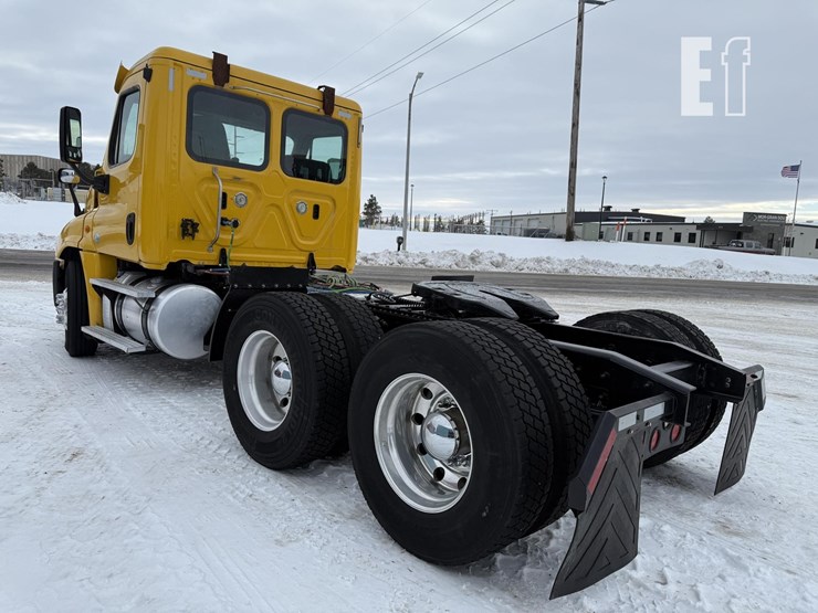2016-freightliner-cascadia-125-image-19