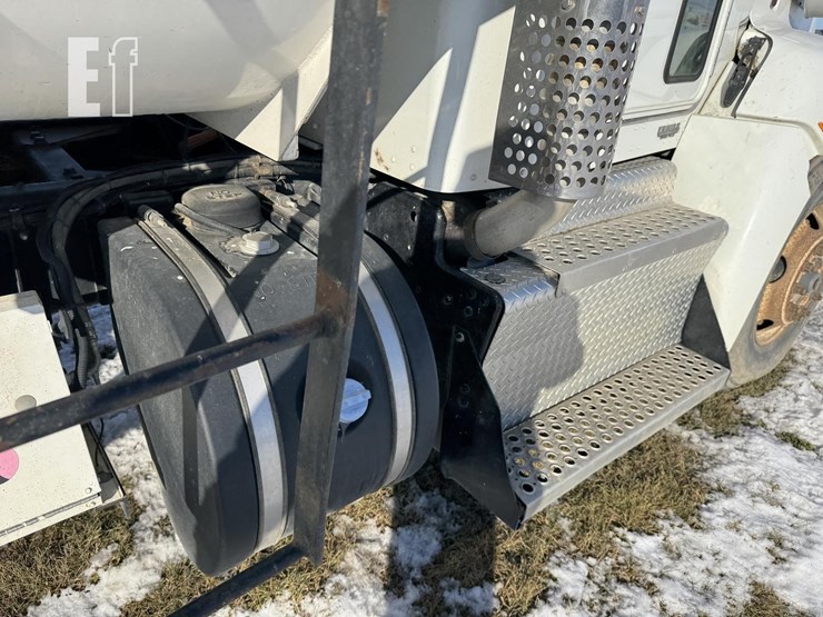 2014-kenworth-t370-image-22