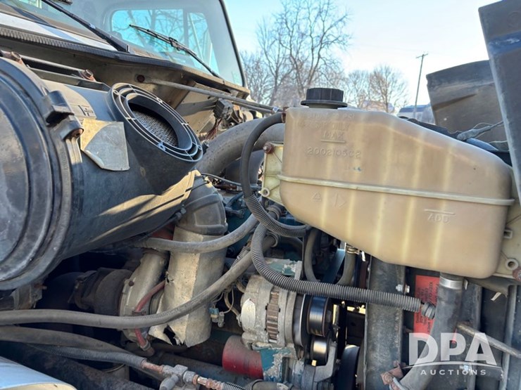 international-4900-image-24