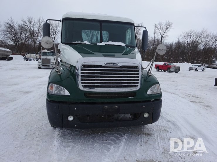 2007-freightliner-columbia-112-image-6