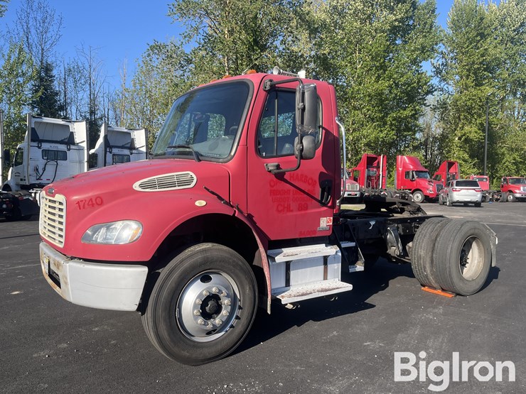 freightliner-m2-106-image-1