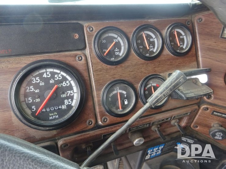 1994-freightliner-fld120-image-102