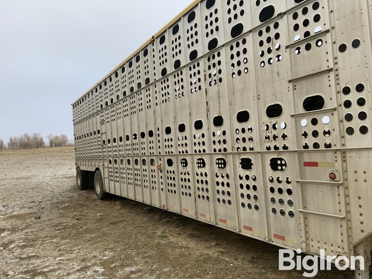 merritt-gold-line-image-15