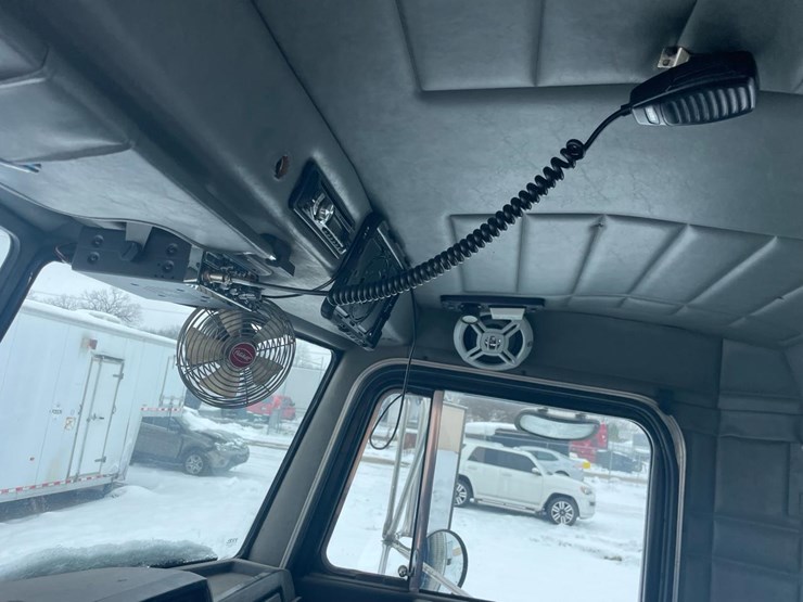 1996-peterbilt-378-image-36