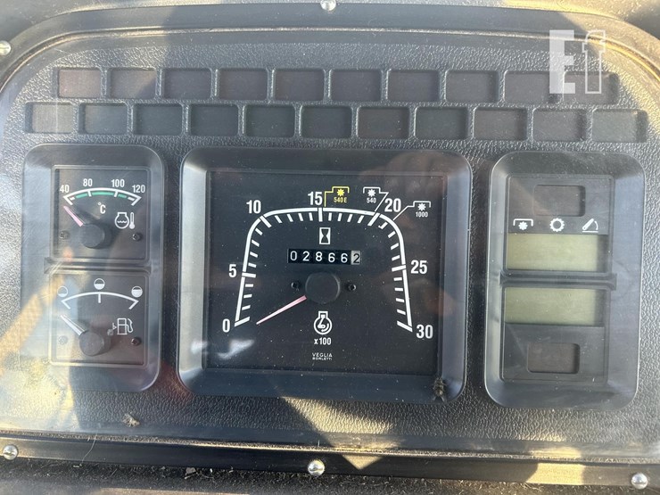 2003-new-holland-tm120-image-23