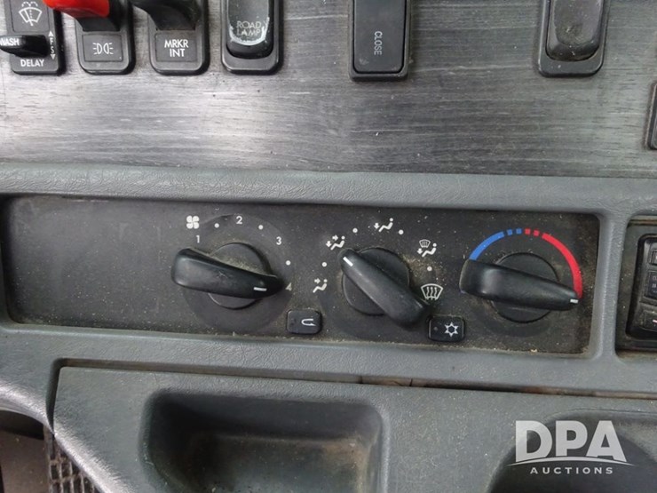 2007-freightliner-columbia-112-image-96