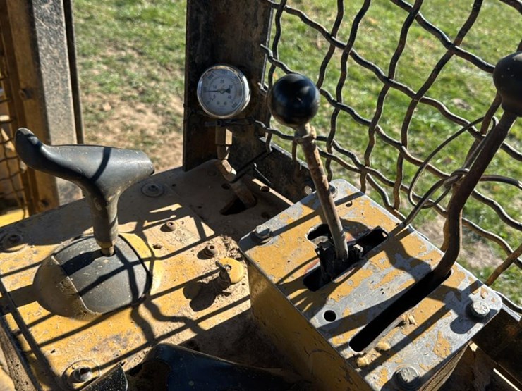 caterpillar-d4h-image-41