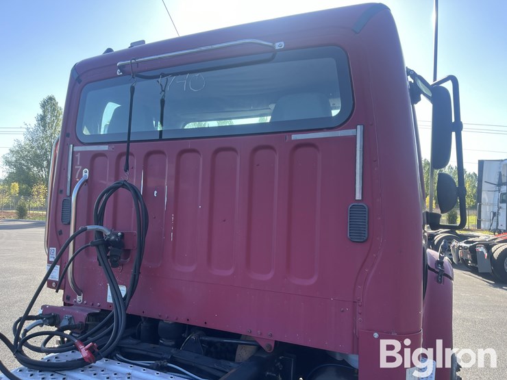 freightliner-m2-106-image-15