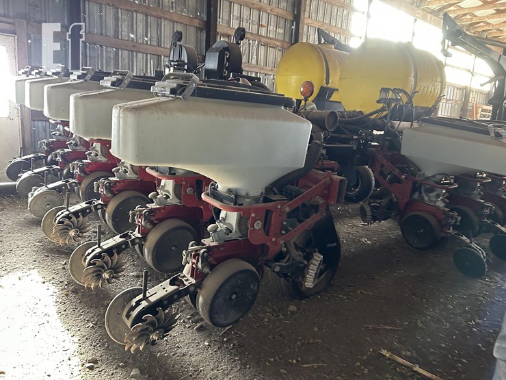 2004-white-8516-image-10