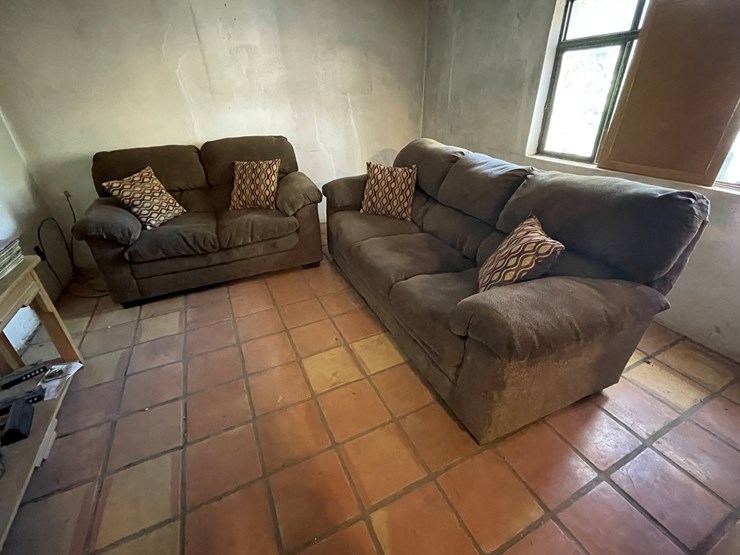 #3744-•-matching-couch-and-loveseat-image-1