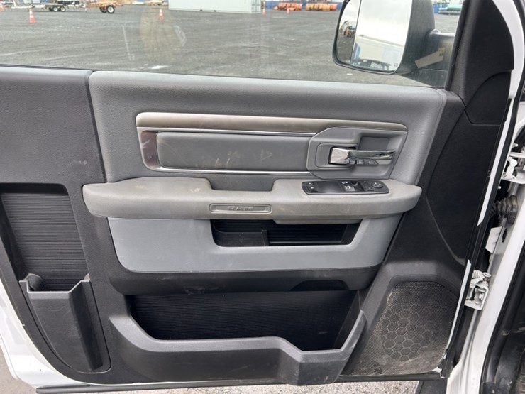 2018-dodge-2500-image-21