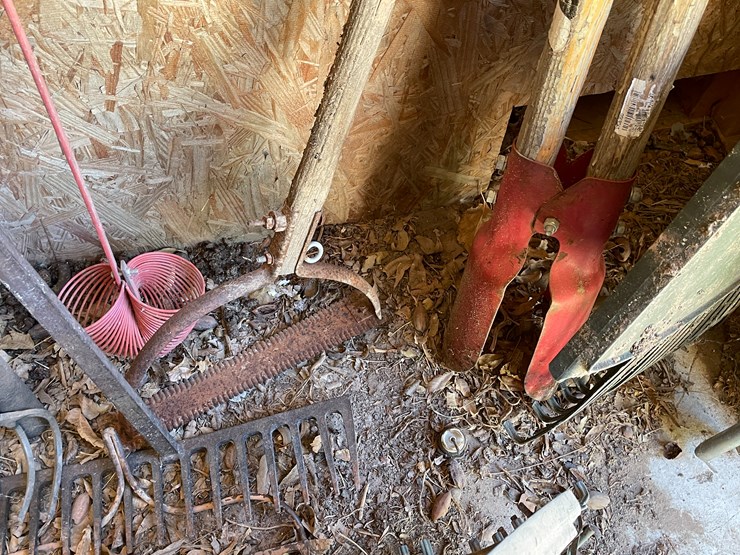 #3673-•-yard-tools-image-5