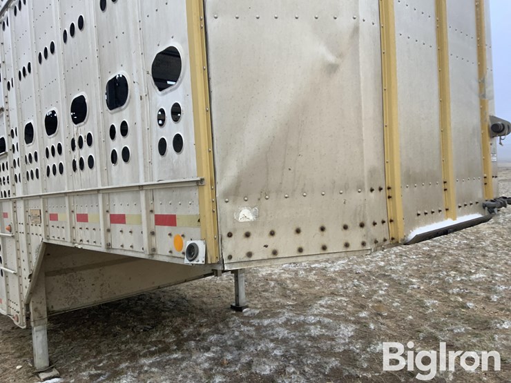 merritt-gold-line-image-12