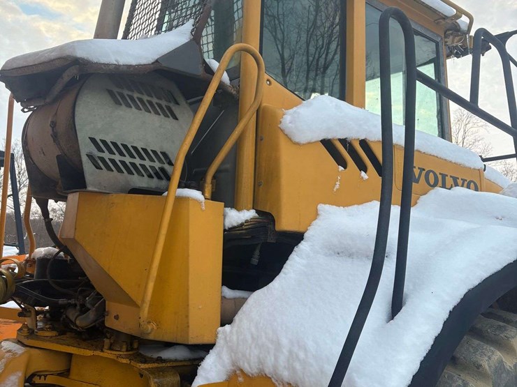 2000-volvo-a40d-image-4