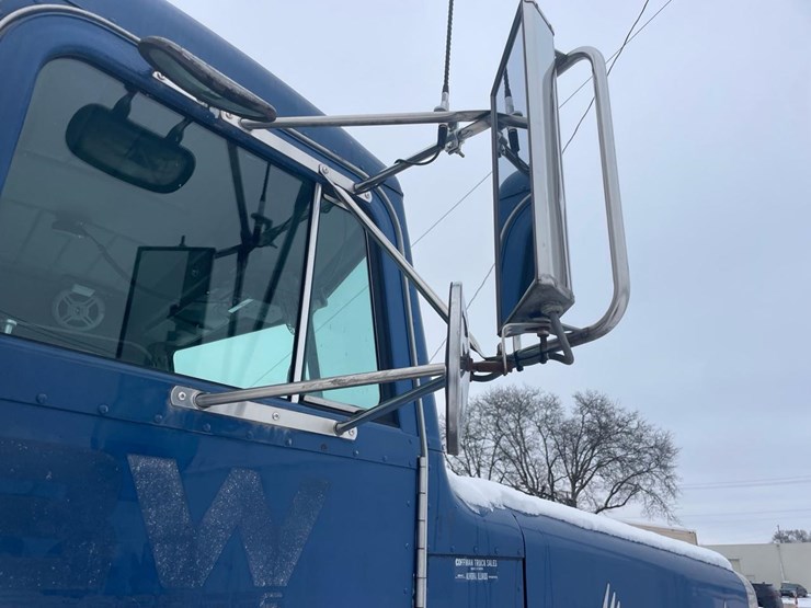 1996-peterbilt-378-image-29