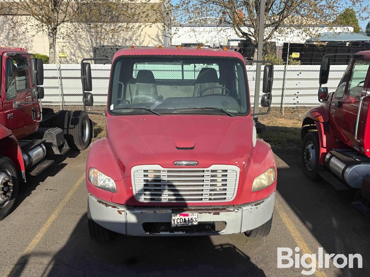 freightliner-m2-106-image-2