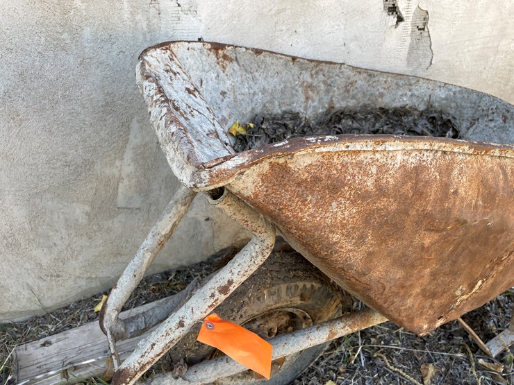 #3698-•-wheelbarrow-image-3