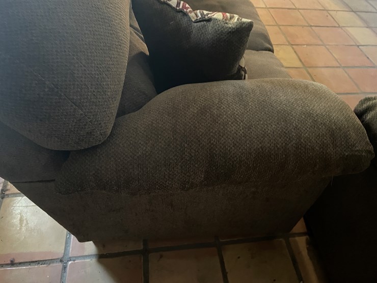 #3744-•-matching-couch-and-loveseat-image-5