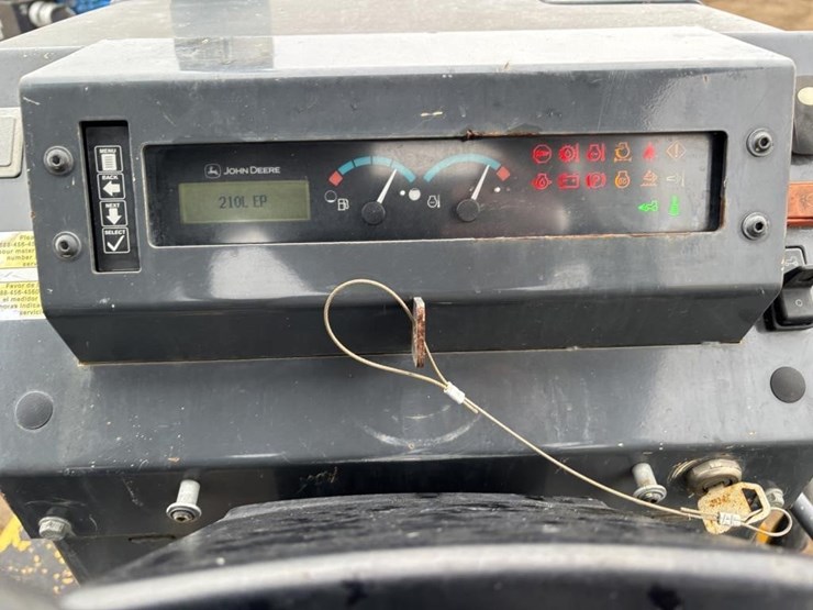 2017-deere-210l-image-35