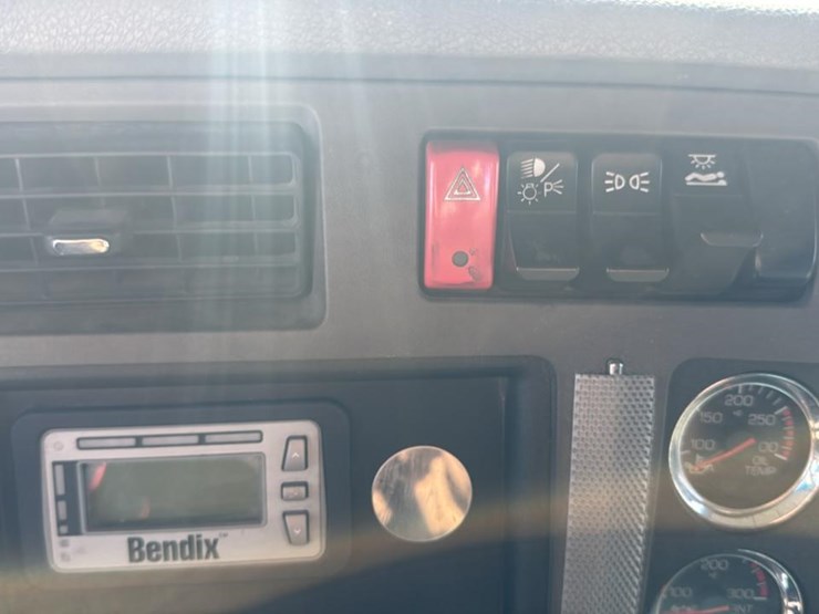 2019-kenworth-t680-image-61