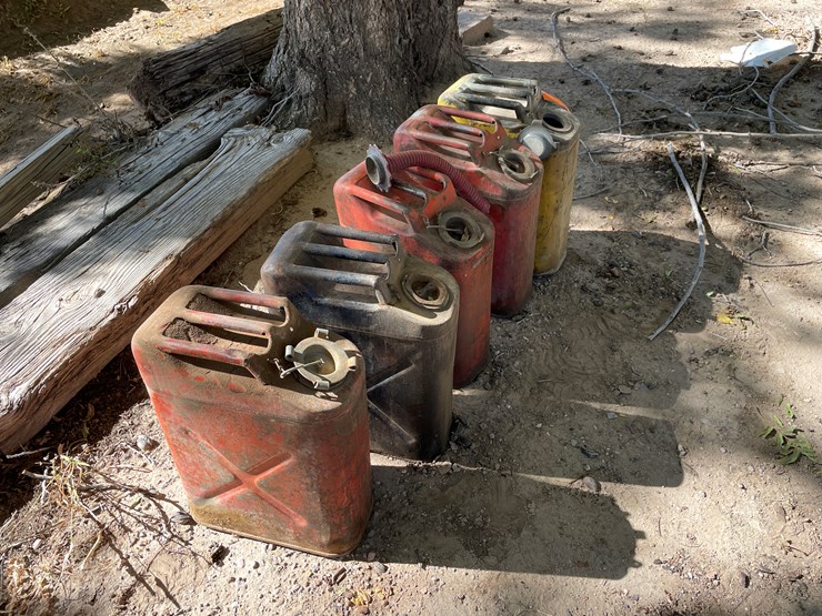 #3655-•-lot-of-(5)-jerry-gas-cans-image-2